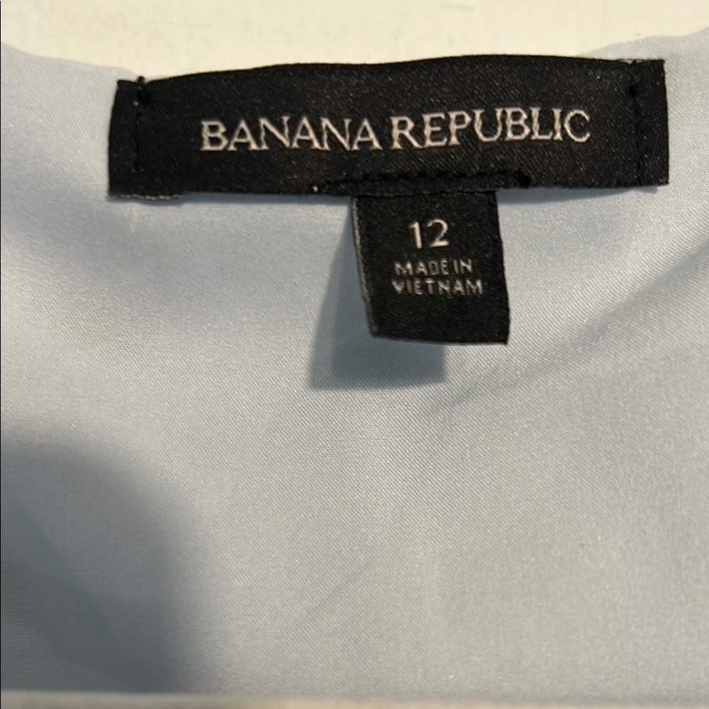 Banana Republic Blue Ruffled Wrap Dress for Wedding Guests - Picture 4 of 4